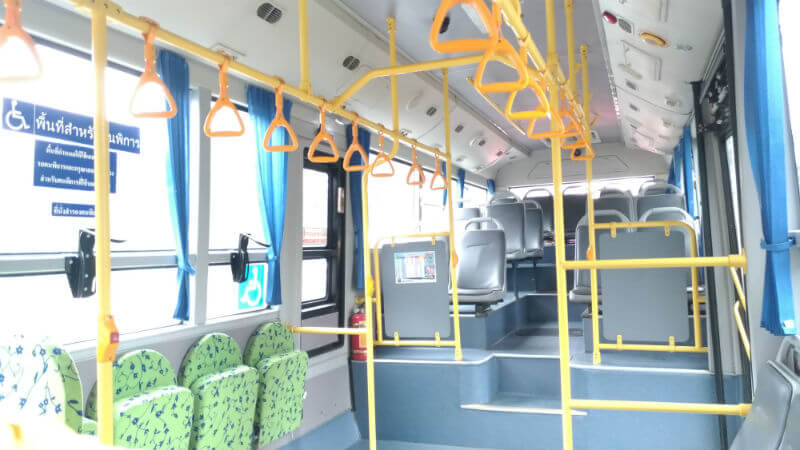 チェンマイ空港からニマンヘミン・ナイトバザールへは巡回バスが便利