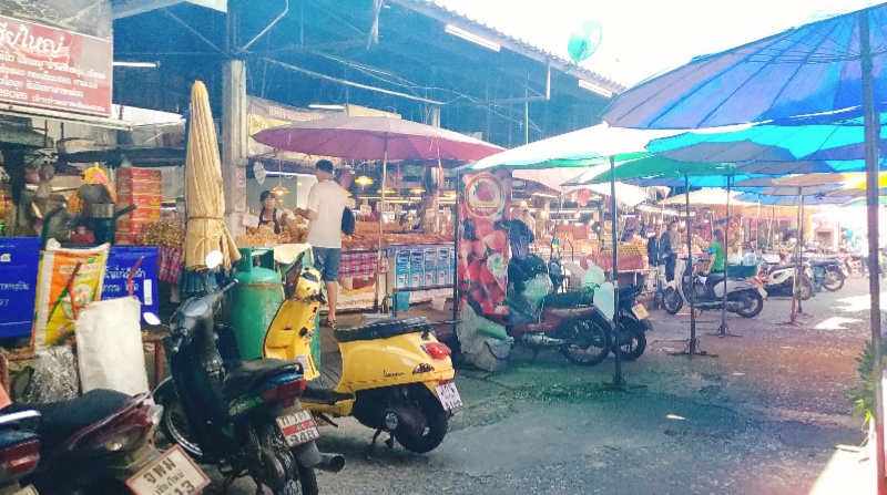 トンパヨーム市場 | チェンマイの小さなローカル市場。