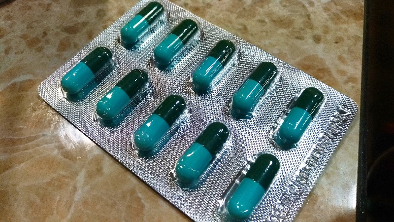 タイで喉が痛くなった時、薬局で出してもらった薬。